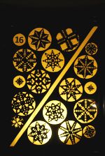 Sternenkreise am 16. Adventfenster nach einer Idee der 1c der NMS 